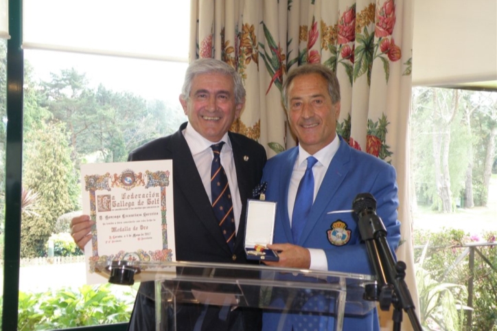 Gonzaga Escauriaza recibe la Medalla de Oro de la Federación Gallega de Golf